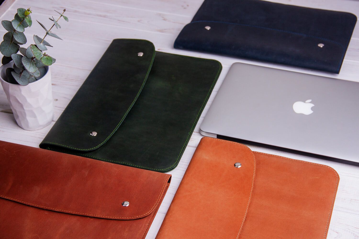 Синий кожаный чехол Gmakin для MacBook на кнопках Air 13 M2