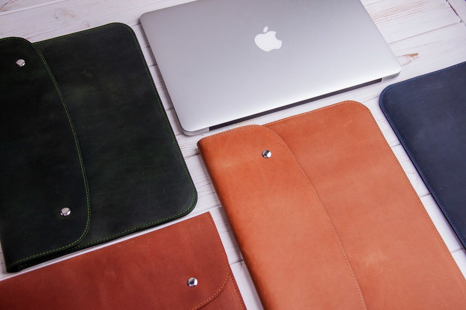 Синий кожаный чехол Gmakin для MacBook на кнопках 12