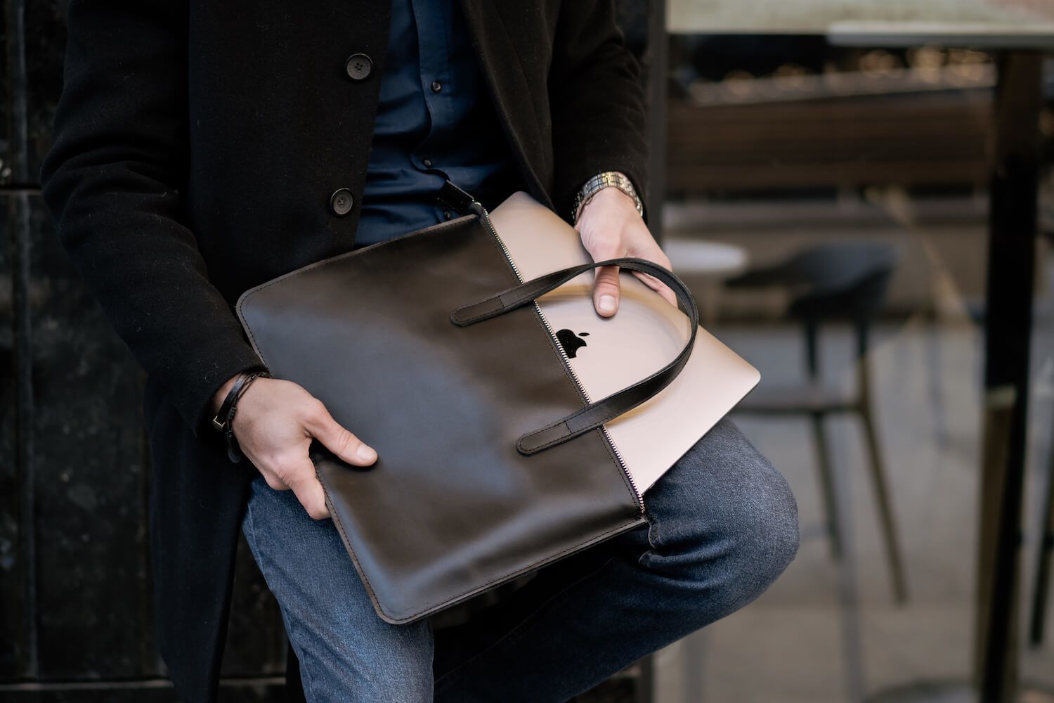 Чорна шкіряна сумка Gmakin для MacBook Air 13 M2