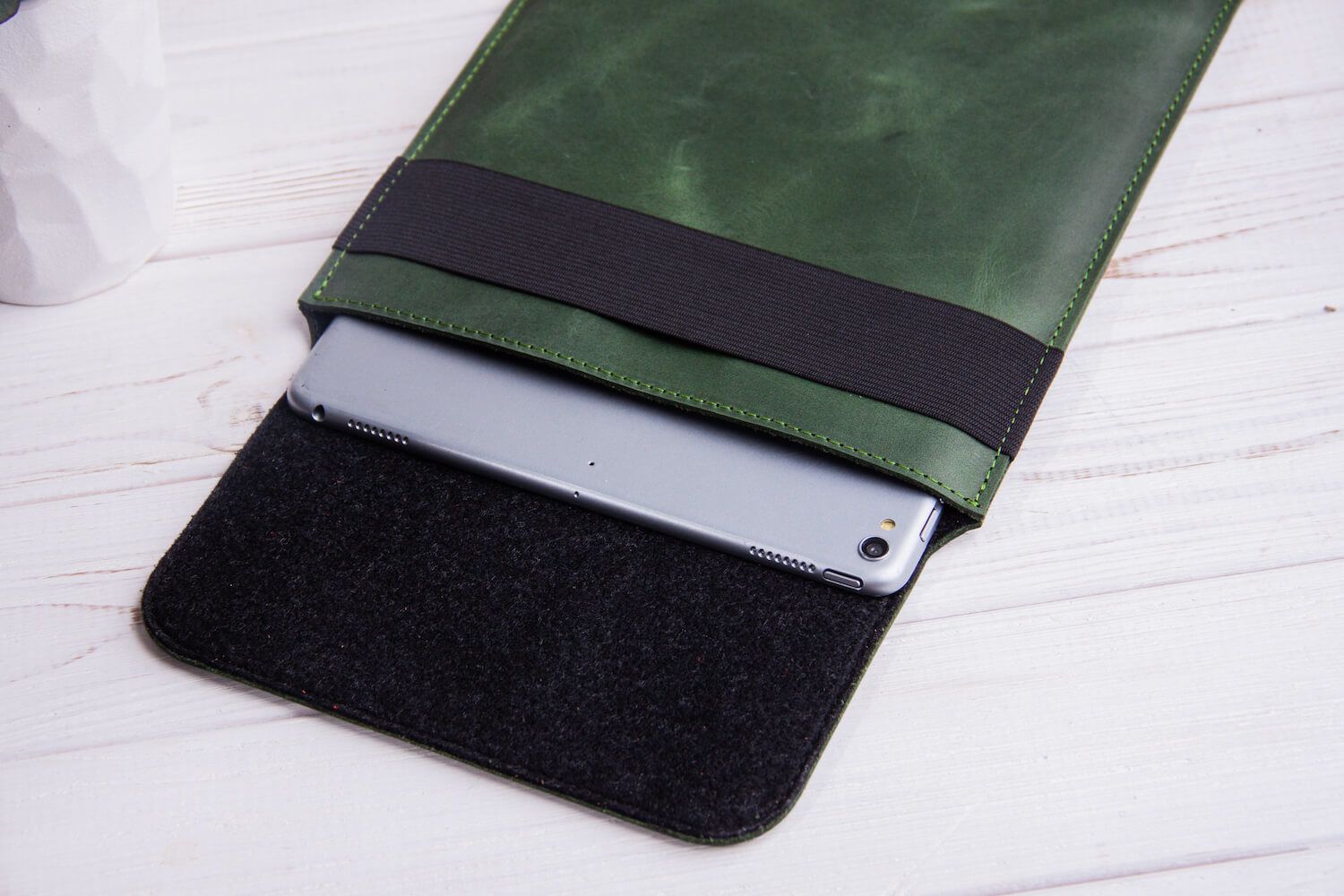 Зеленый вертикальный кожаный чехол Gmakin для iPad Pro 12.9 (2020)