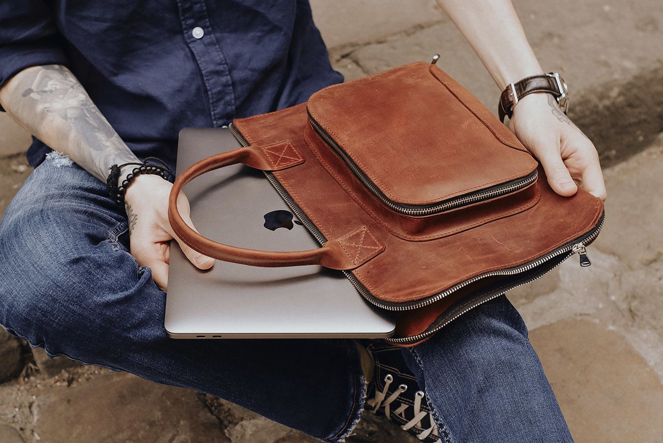 Коричневая кожаная сумка Gmakin для MacBook Air 13 M1