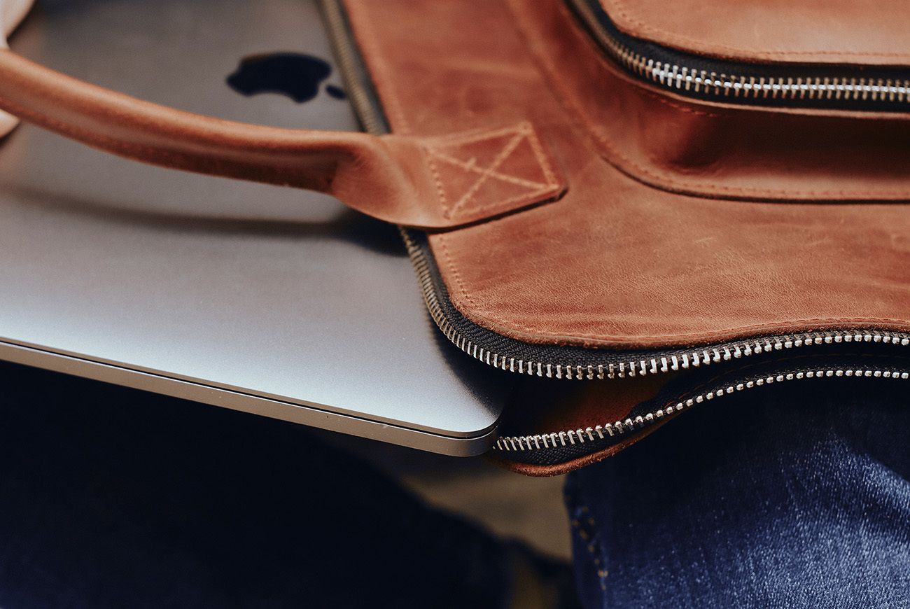 Коньячна шкіряна сумка Gmakin для MacBook Air 13 M2