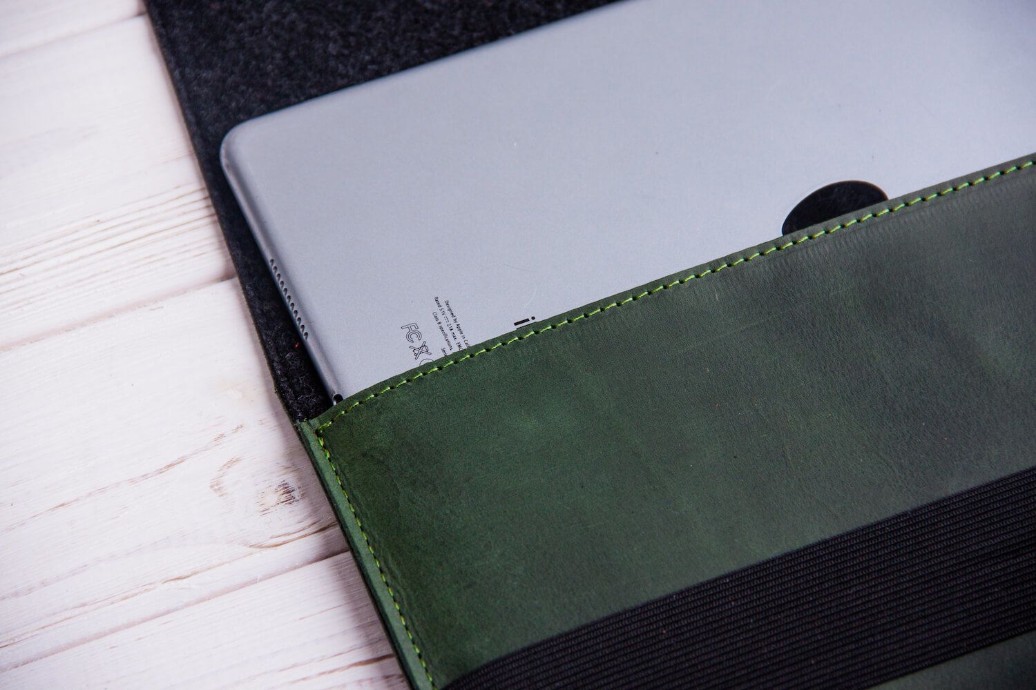 Зеленый горизонтальный кожаный чехол Gmakin для iPad Pro 12.9 (2020)