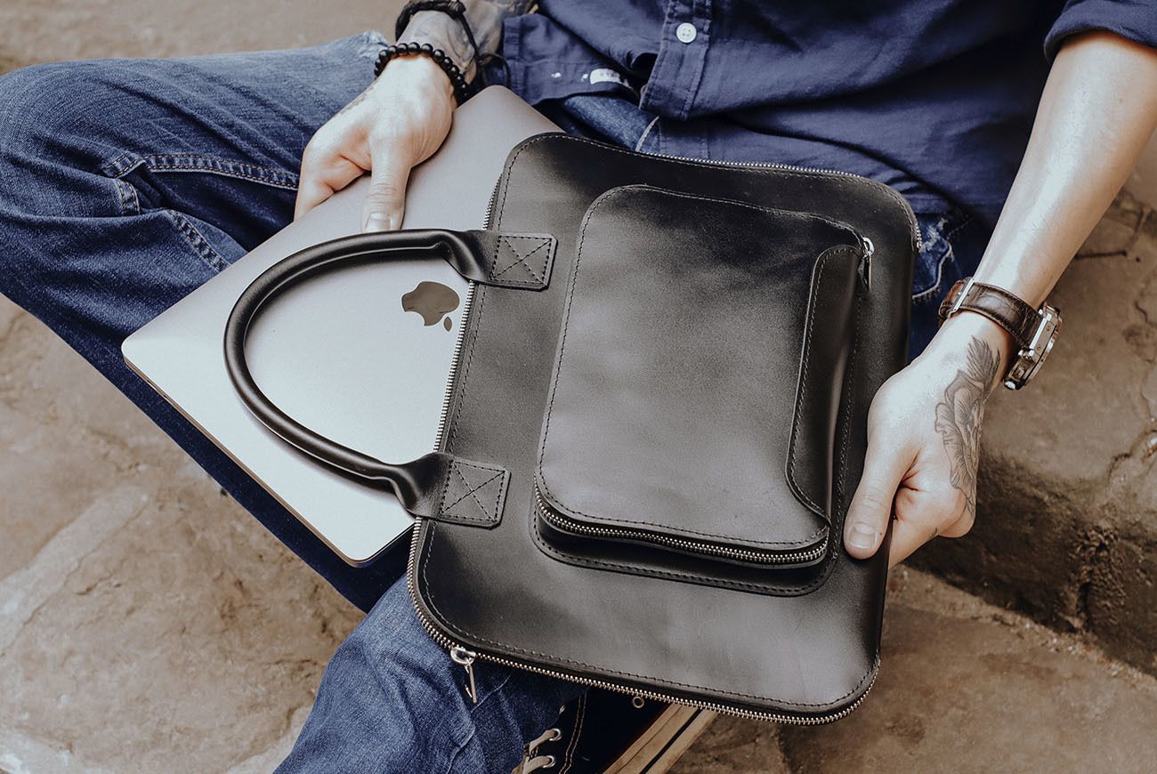 Черная кожаная сумка Gmakin для MacBook Air 13 M2